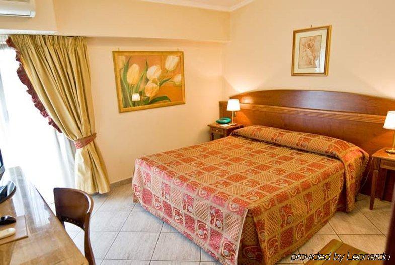 Marini Park Hotel Castel di Leva Dış mekan fotoğraf