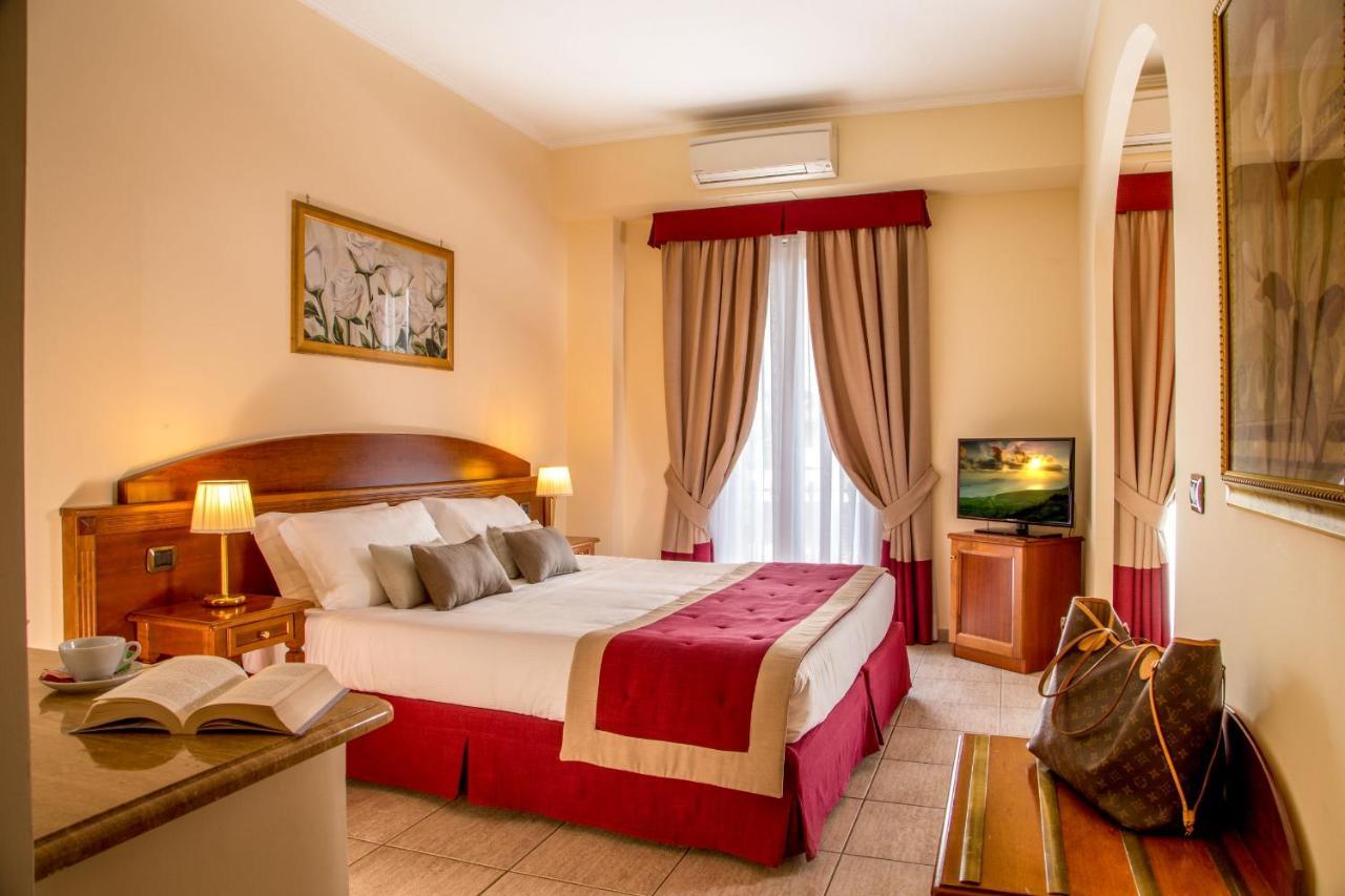 Marini Park Hotel Castel di Leva Dış mekan fotoğraf